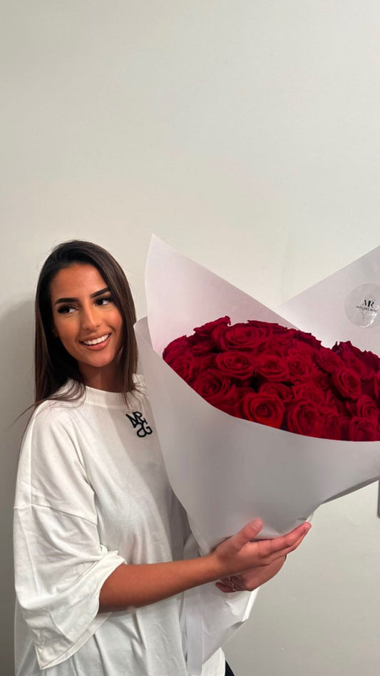 Bouquet de 100 Roses Rouges – L’Amour Absolu